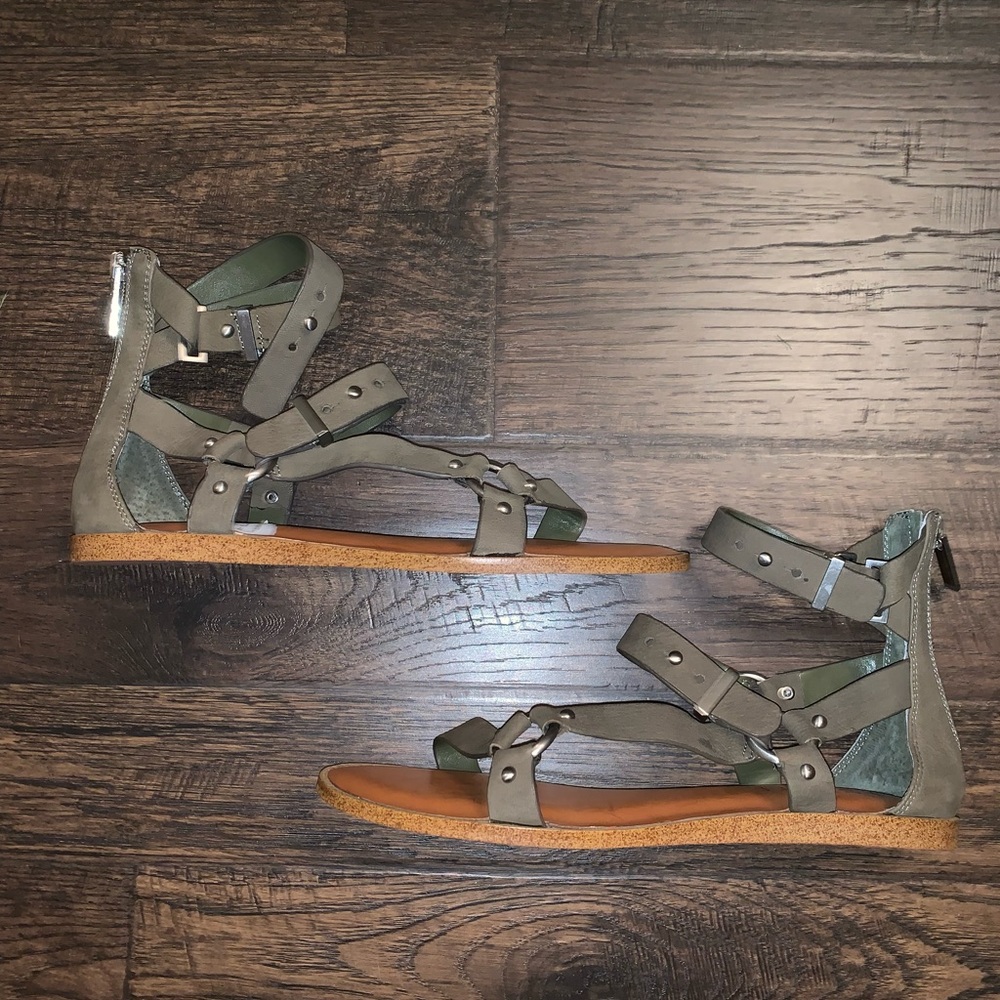 1.STATE Olive green sandals